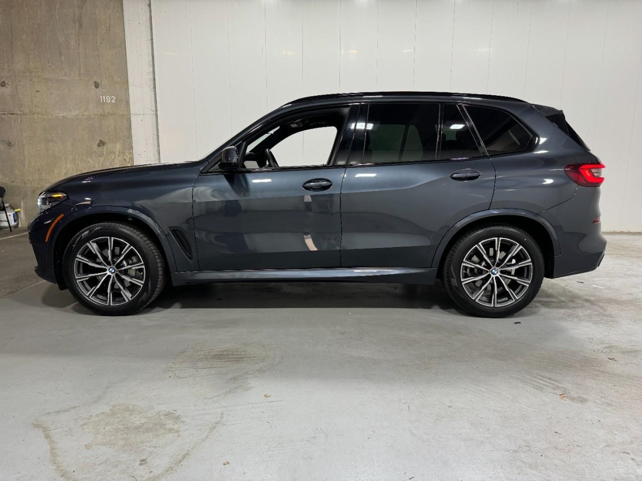 BMW X5 Vehicle Full-screen Gallery Image 2