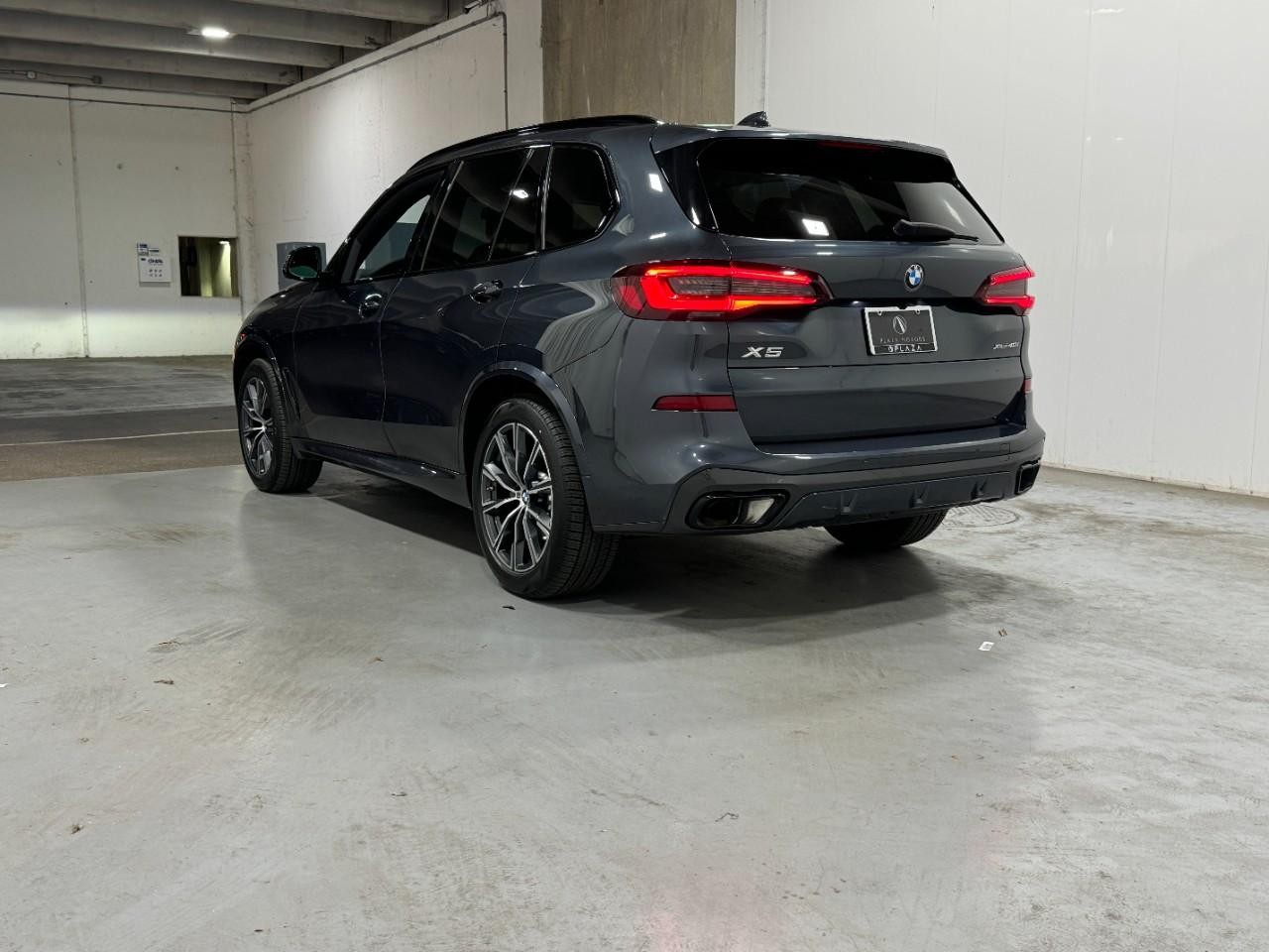 BMW X5 Vehicle Full-screen Gallery Image 3