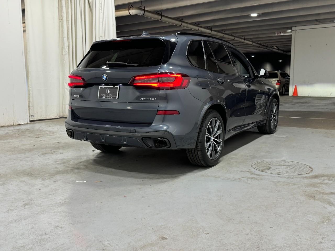 BMW X5 Vehicle Full-screen Gallery Image 4