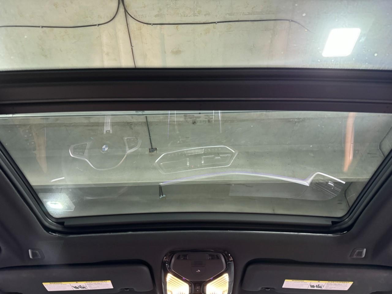 BMW X5 Vehicle Full-screen Gallery Image 11