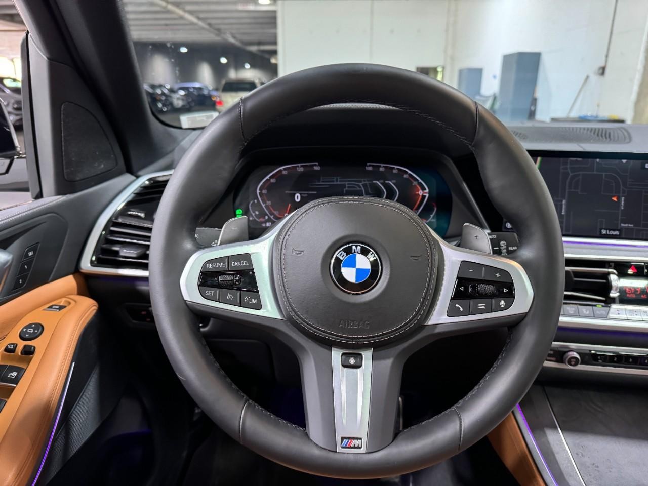 BMW X5 Vehicle Full-screen Gallery Image 13