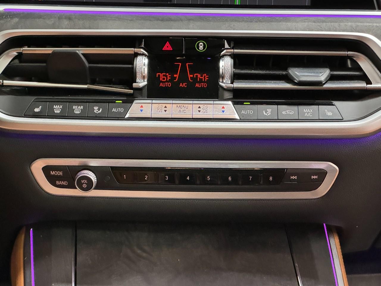 BMW X5 Vehicle Full-screen Gallery Image 15