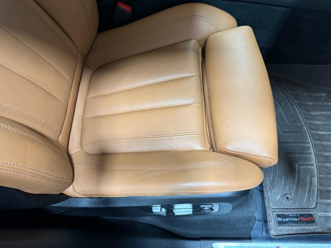 BMW X5 Vehicle Full-screen Gallery Image 19