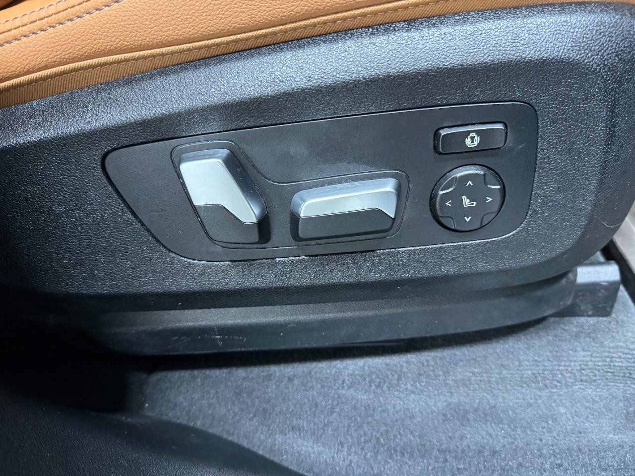 BMW X5 Vehicle Full-screen Gallery Image 20