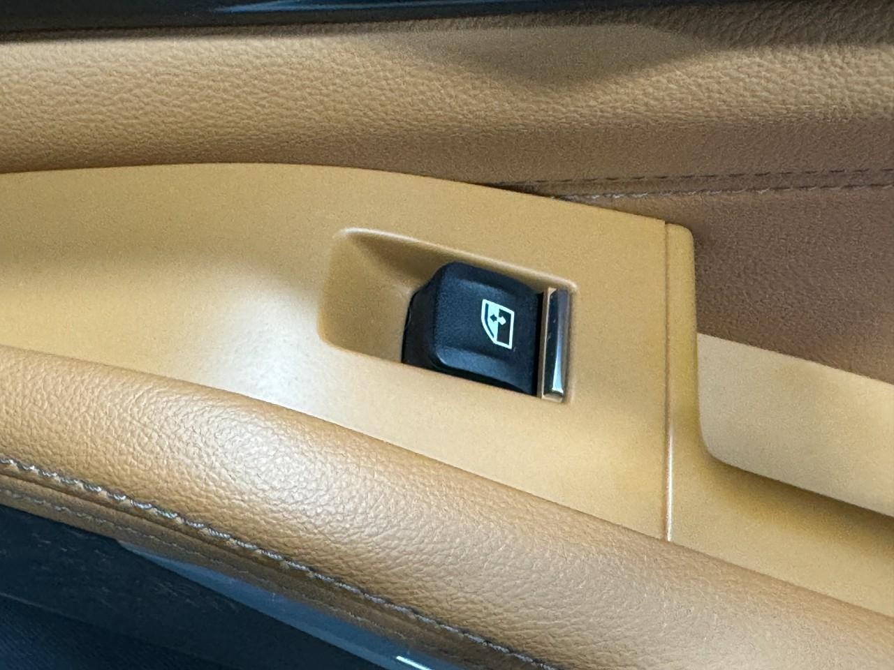 BMW X5 Vehicle Full-screen Gallery Image 22