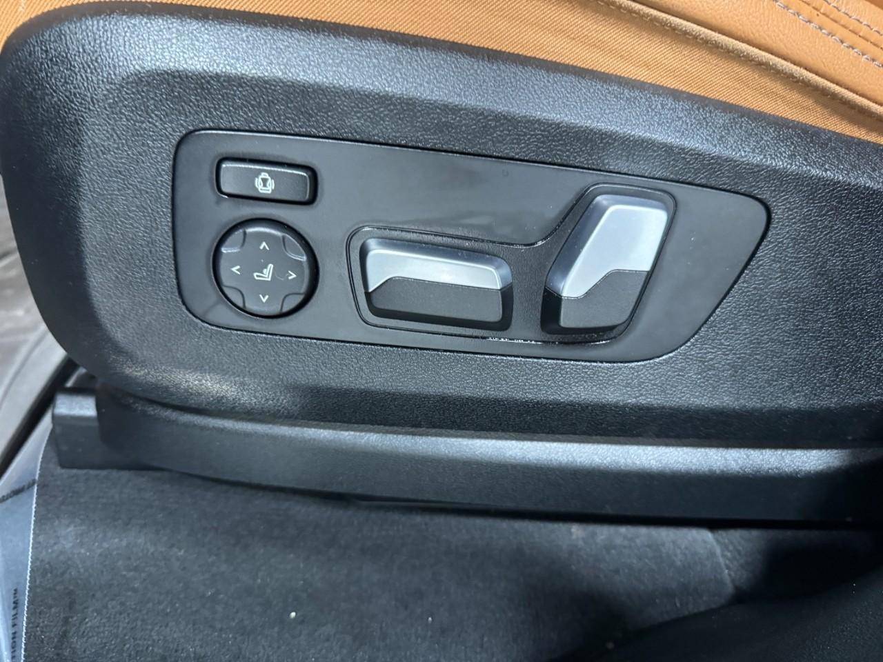 BMW X5 Vehicle Full-screen Gallery Image 28