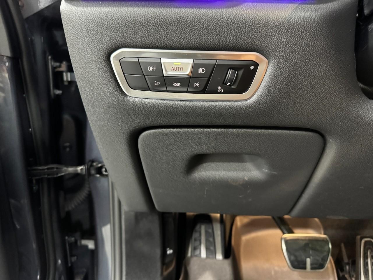 BMW X5 Vehicle Full-screen Gallery Image 29