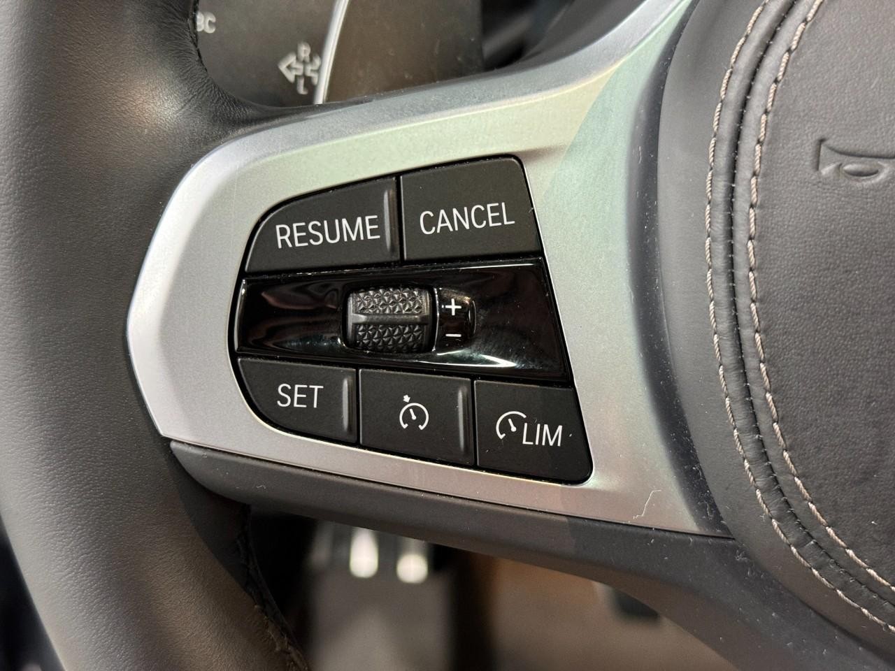 BMW X5 Vehicle Full-screen Gallery Image 30