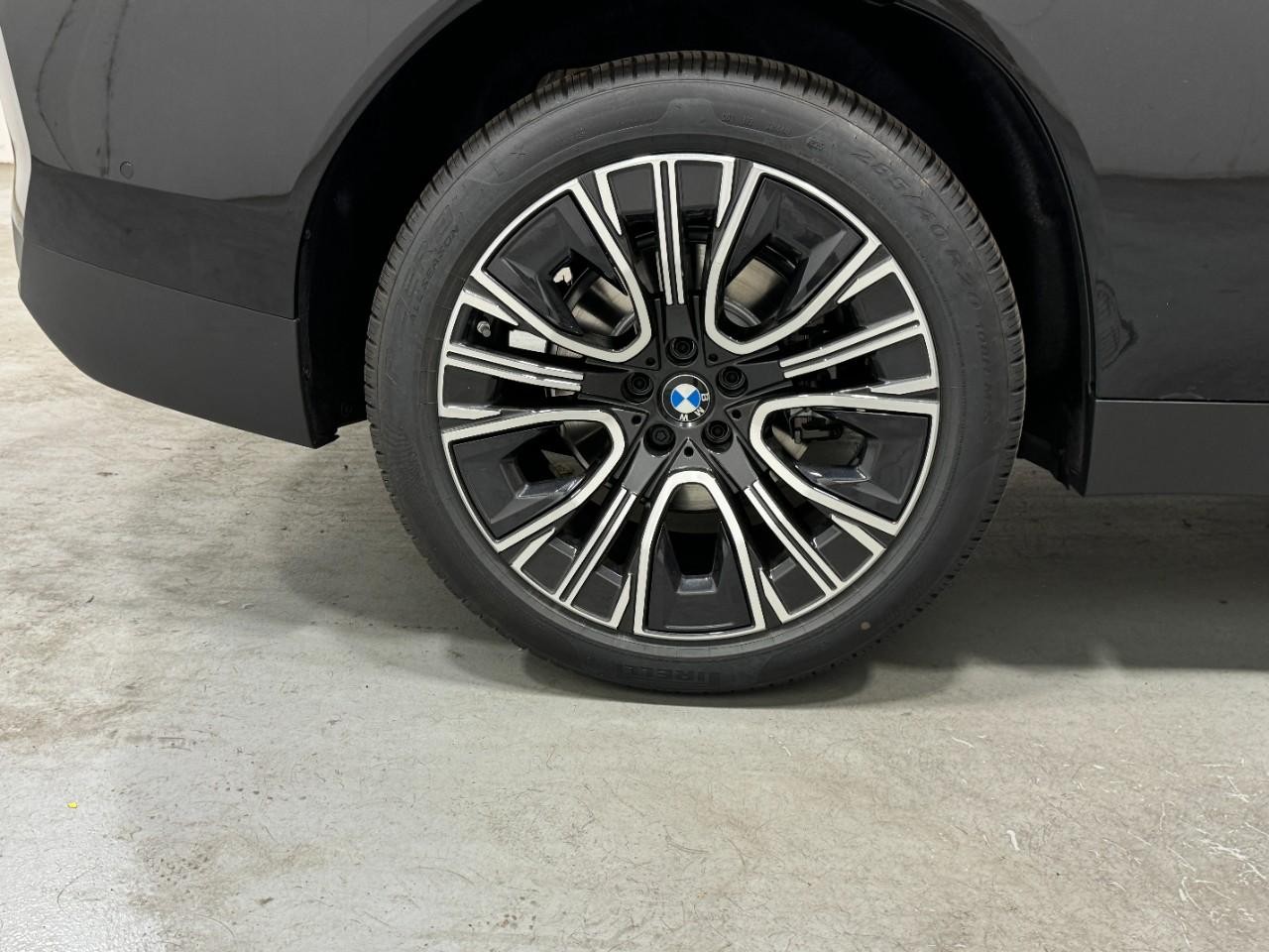 BMW X3 Vehicle Full-screen Gallery Image 5