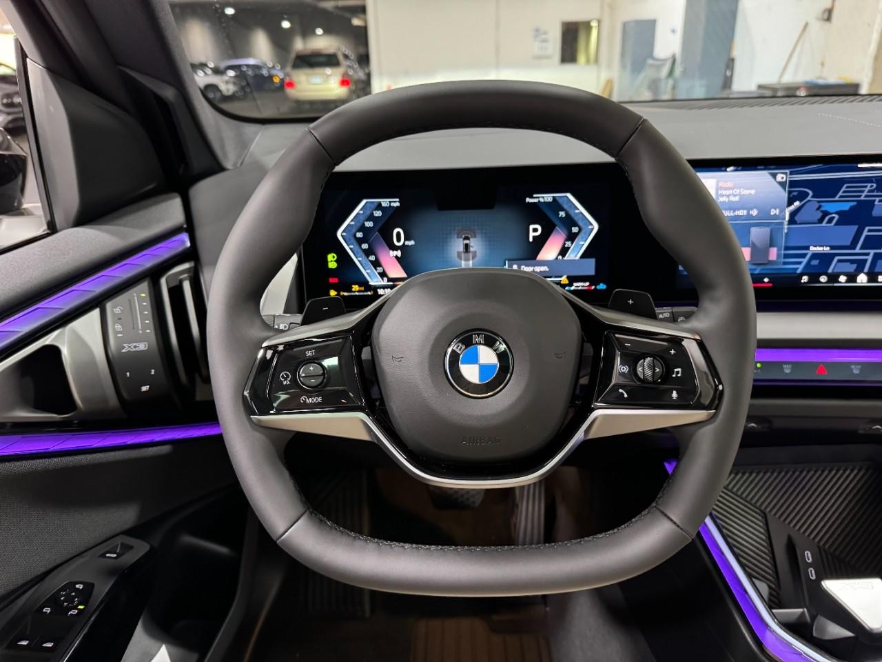 BMW X3 Vehicle Full-screen Gallery Image 13