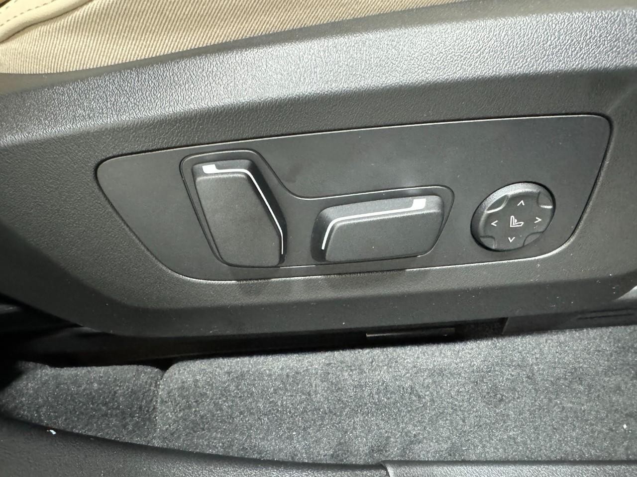 BMW X3 Vehicle Full-screen Gallery Image 19