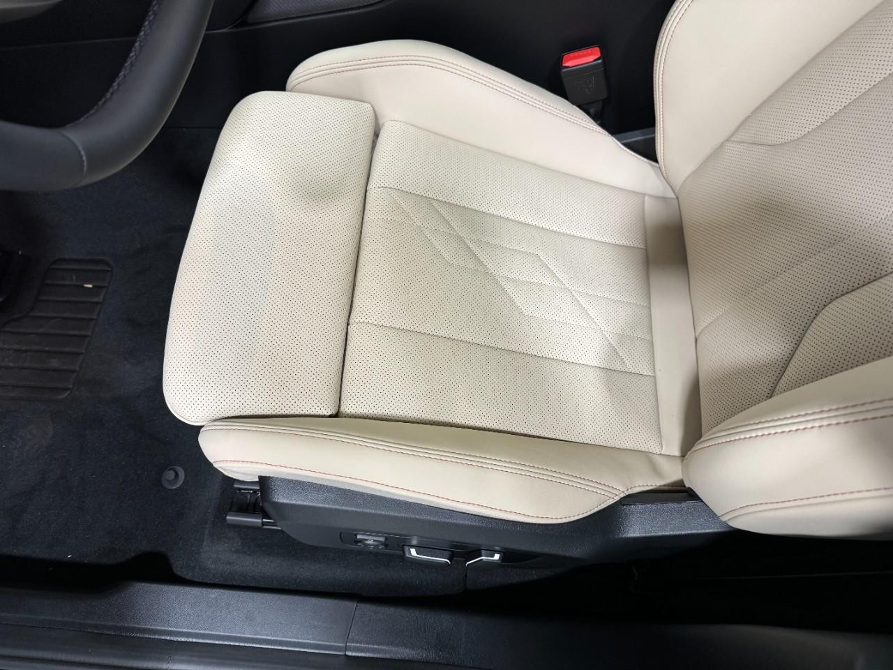 BMW X3 Vehicle Full-screen Gallery Image 25