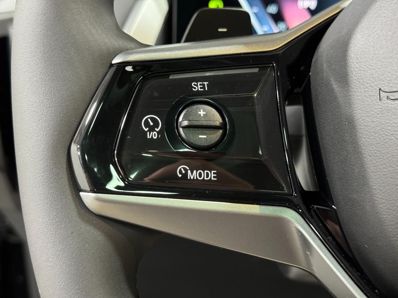 BMW X3 Vehicle Full-screen Gallery Image 27