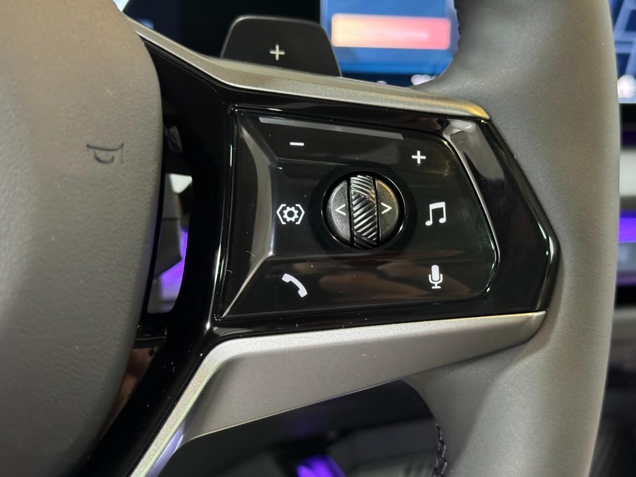 BMW X3 Vehicle Full-screen Gallery Image 28