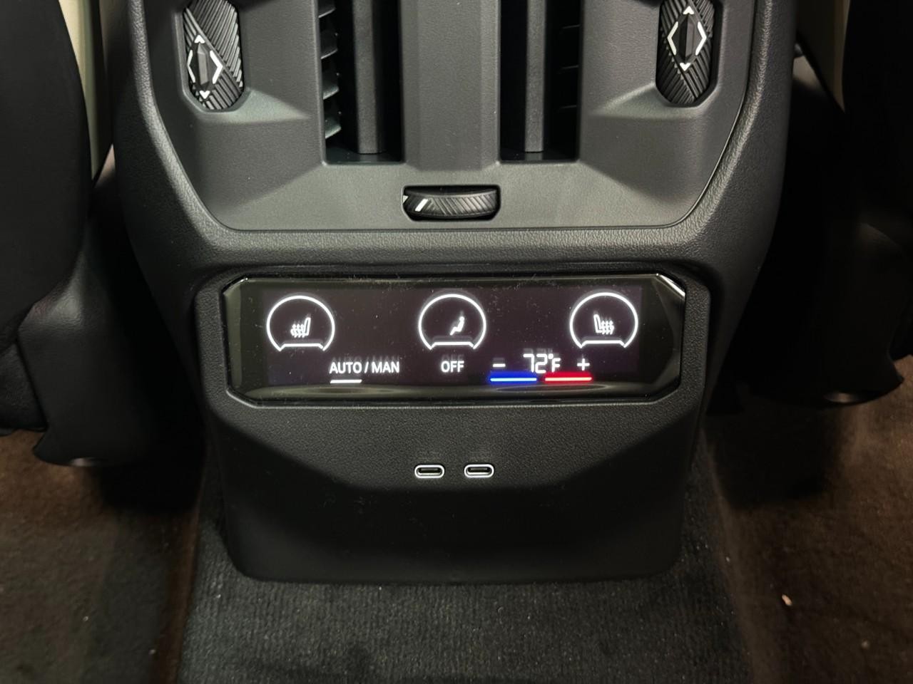 BMW X3 Vehicle Full-screen Gallery Image 11