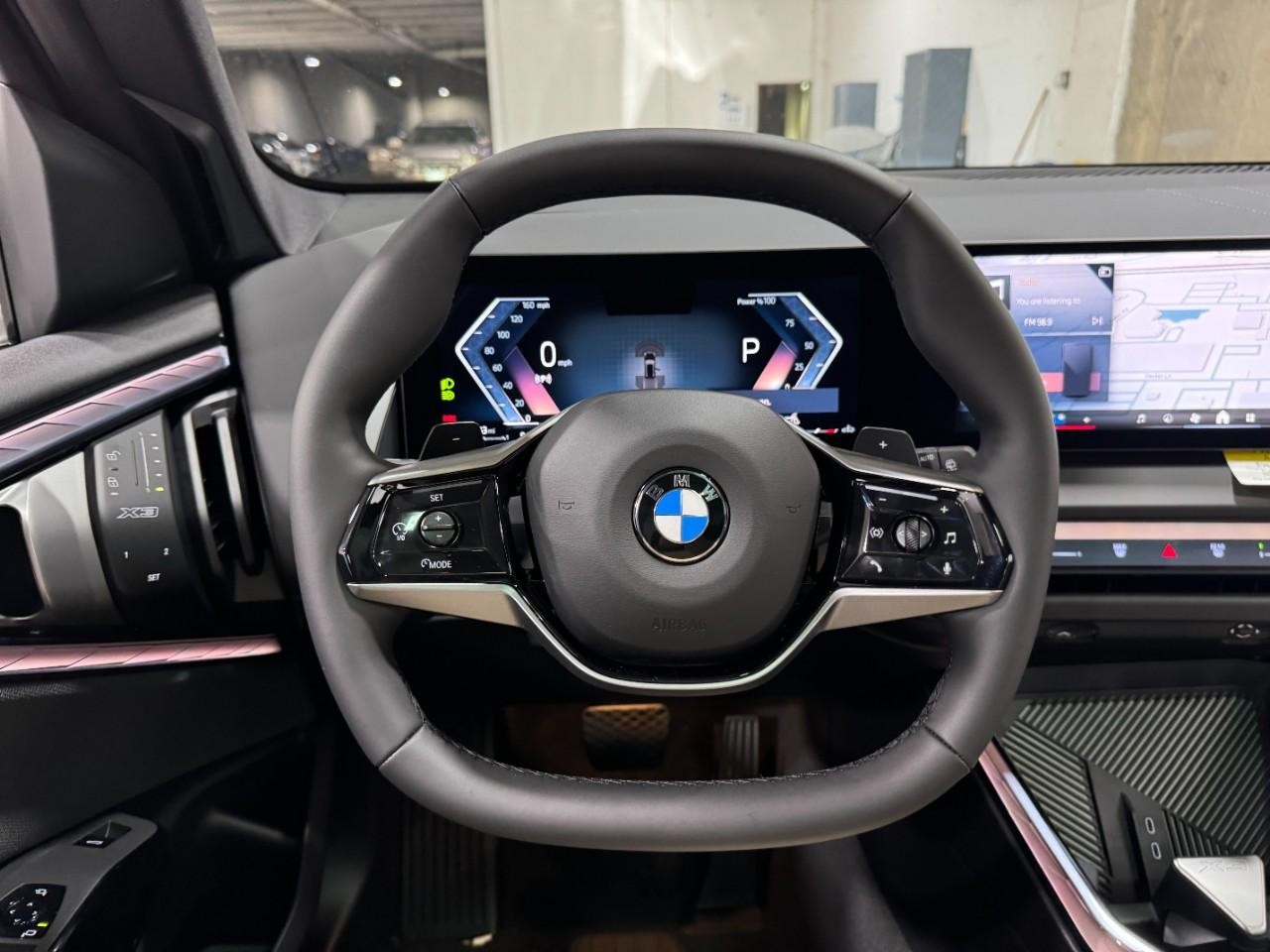 BMW X3 Vehicle Full-screen Gallery Image 14