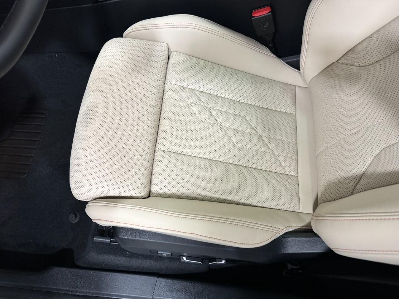 BMW X3 Vehicle Full-screen Gallery Image 26