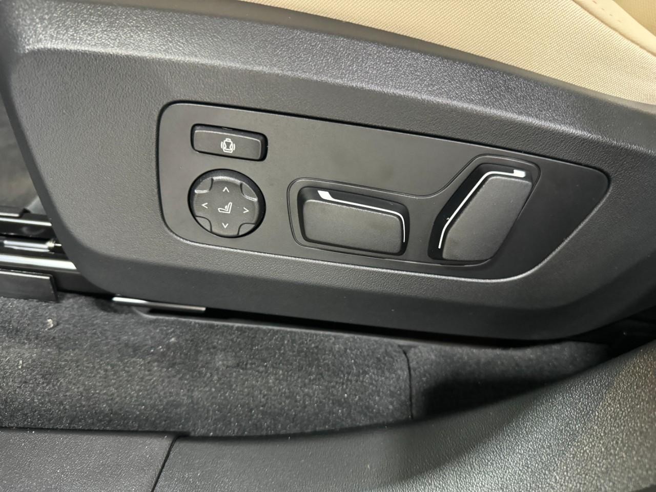 BMW X3 Vehicle Full-screen Gallery Image 27