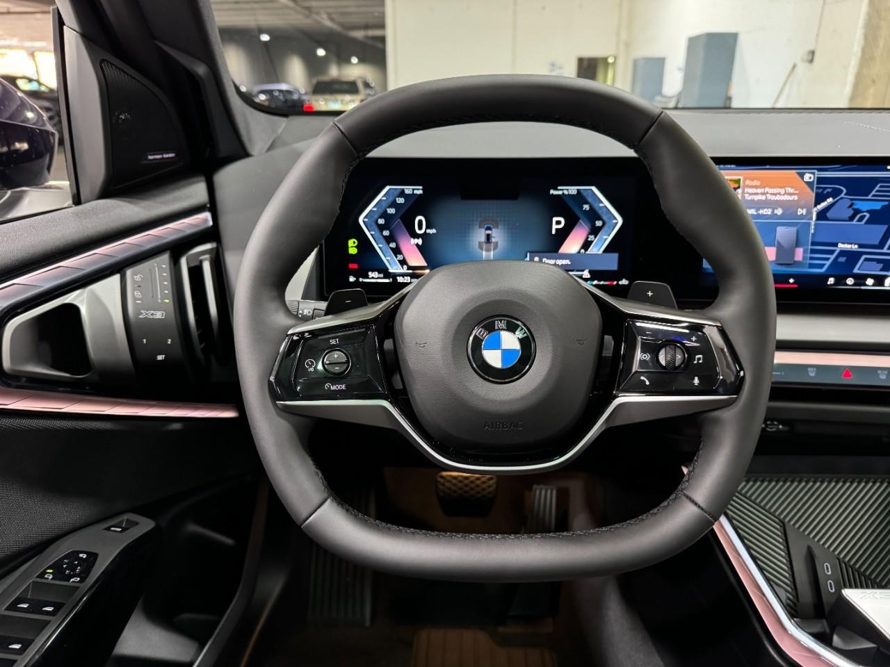 BMW X3 Vehicle Full-screen Gallery Image 14