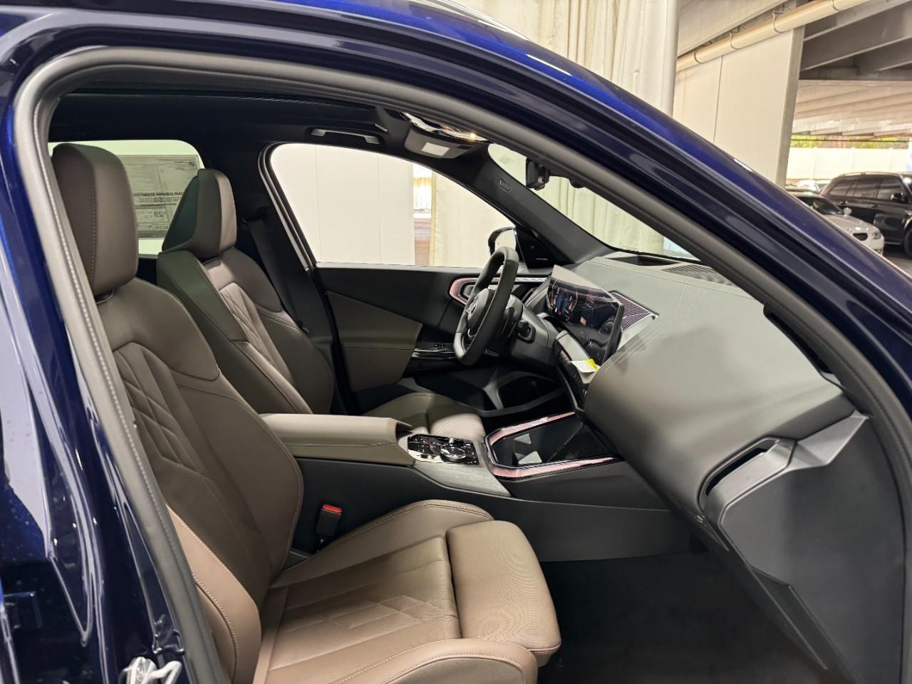 BMW X3 Vehicle Full-screen Gallery Image 18