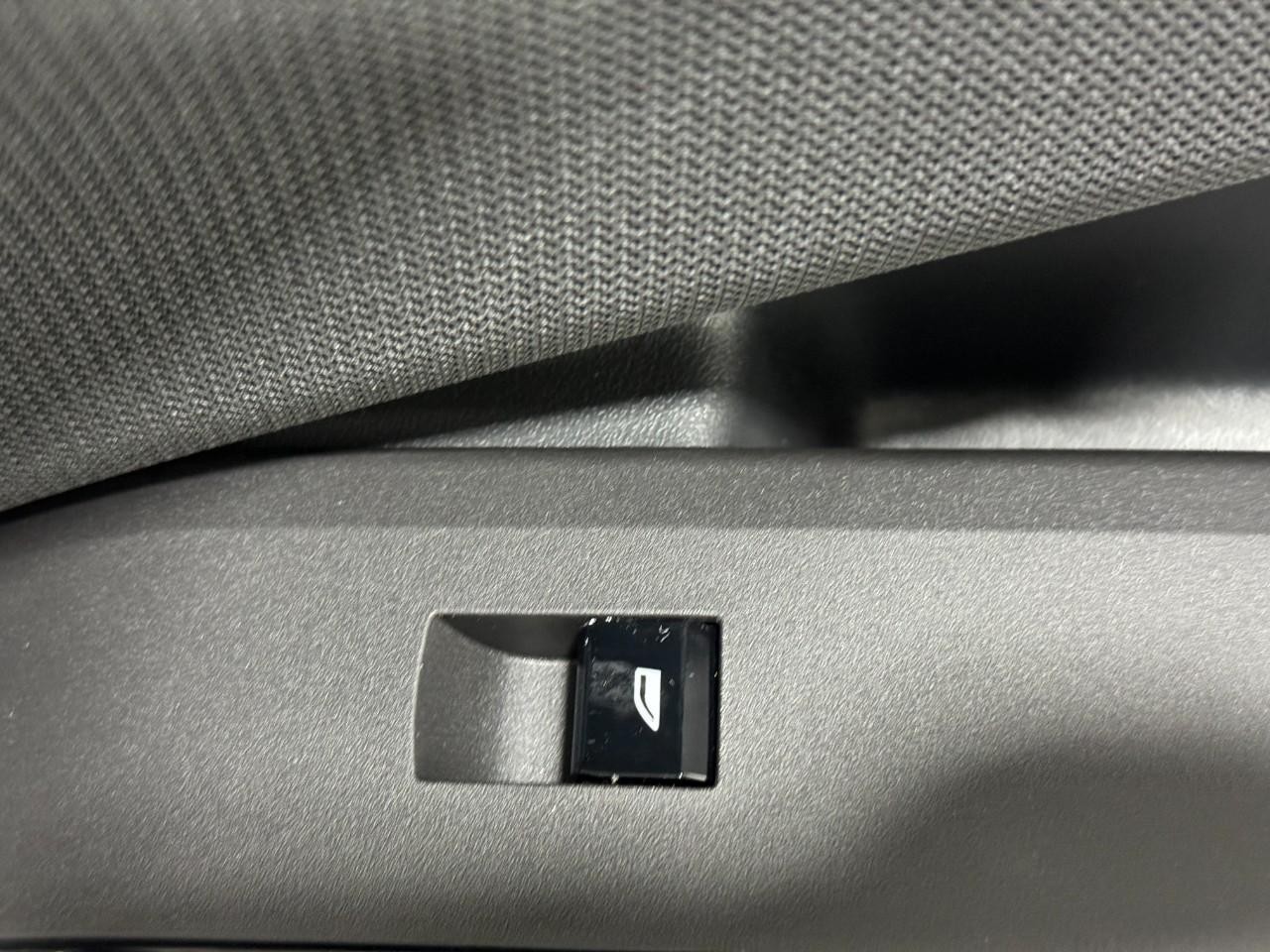 BMW X3 Vehicle Full-screen Gallery Image 22