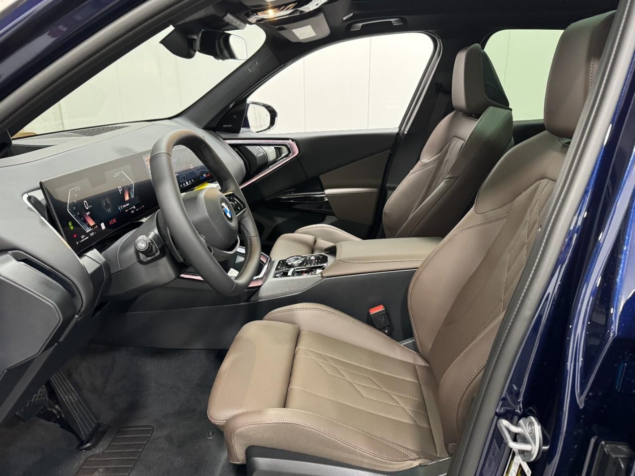 BMW X3 Vehicle Full-screen Gallery Image 26