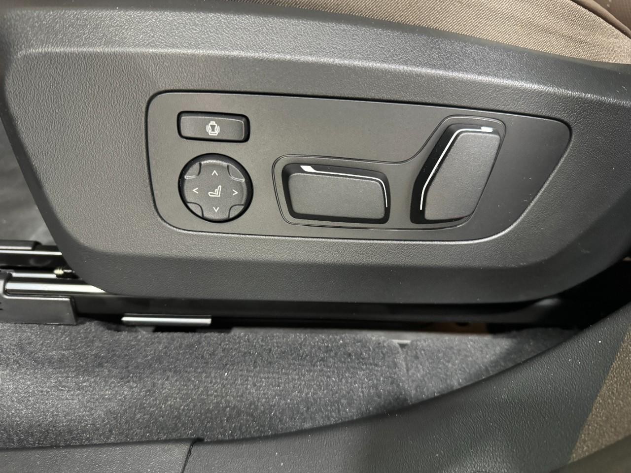 BMW X3 Vehicle Full-screen Gallery Image 28