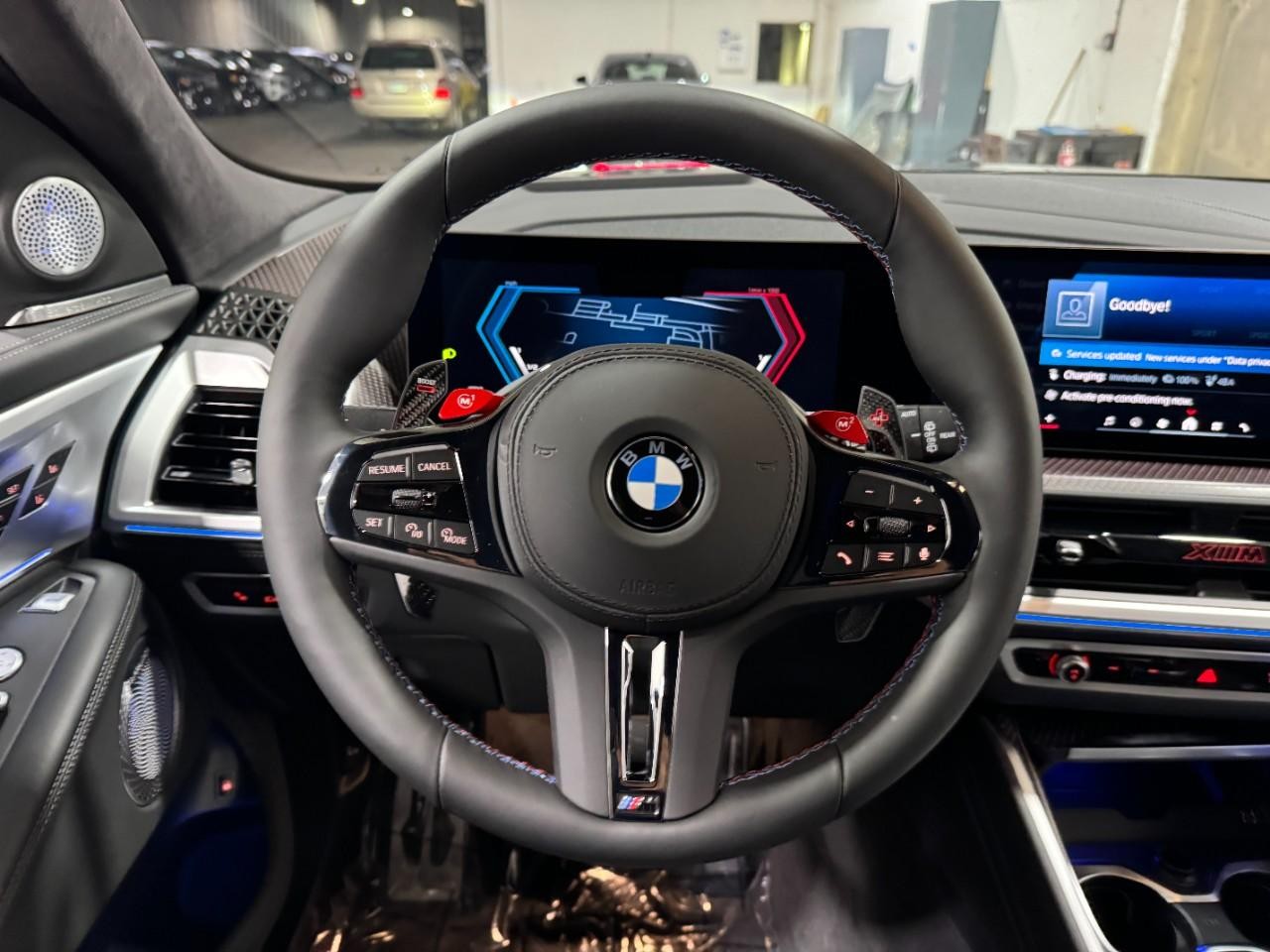 BMW XM Vehicle Full-screen Gallery Image 14