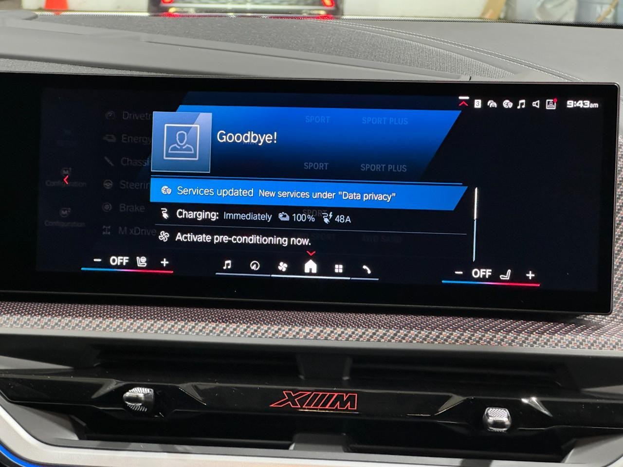 BMW XM Vehicle Full-screen Gallery Image 15