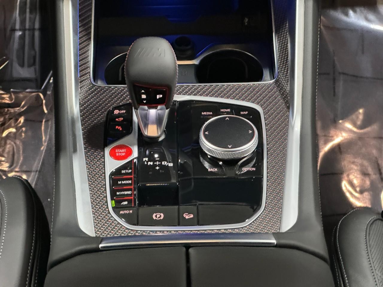 BMW XM Vehicle Full-screen Gallery Image 16