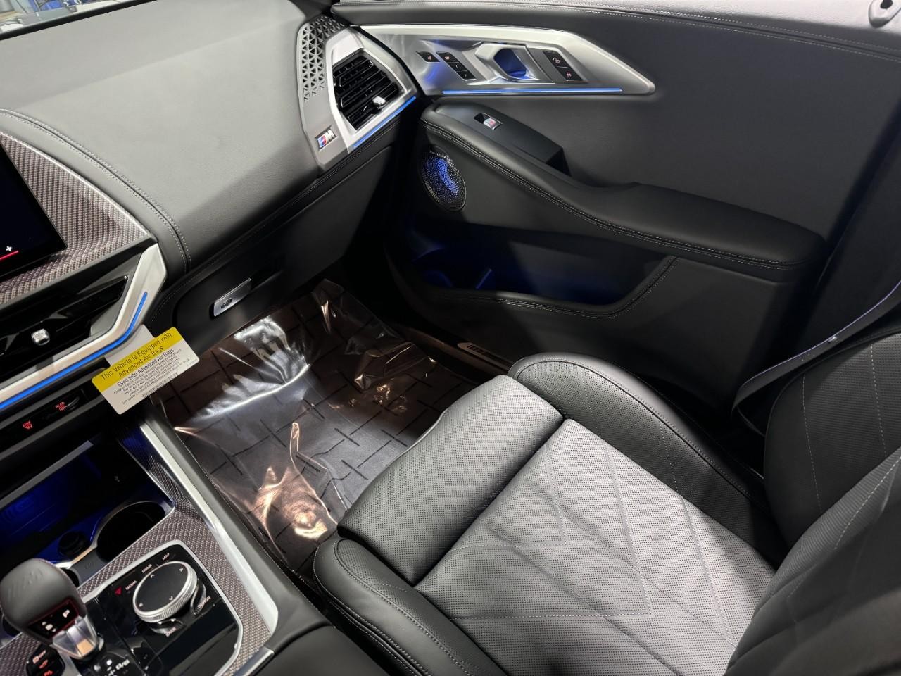 BMW XM Vehicle Full-screen Gallery Image 17