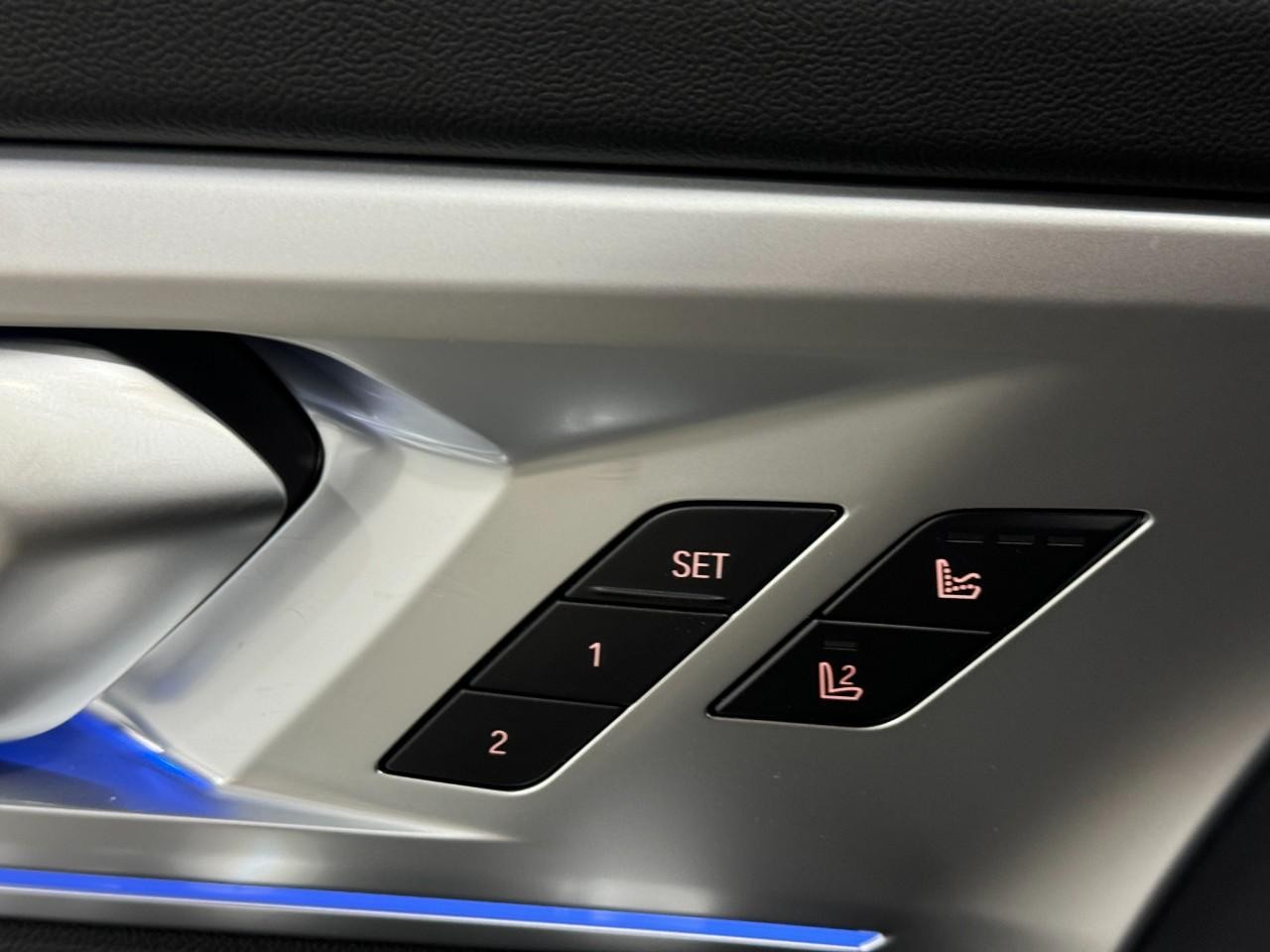 BMW XM Vehicle Full-screen Gallery Image 25