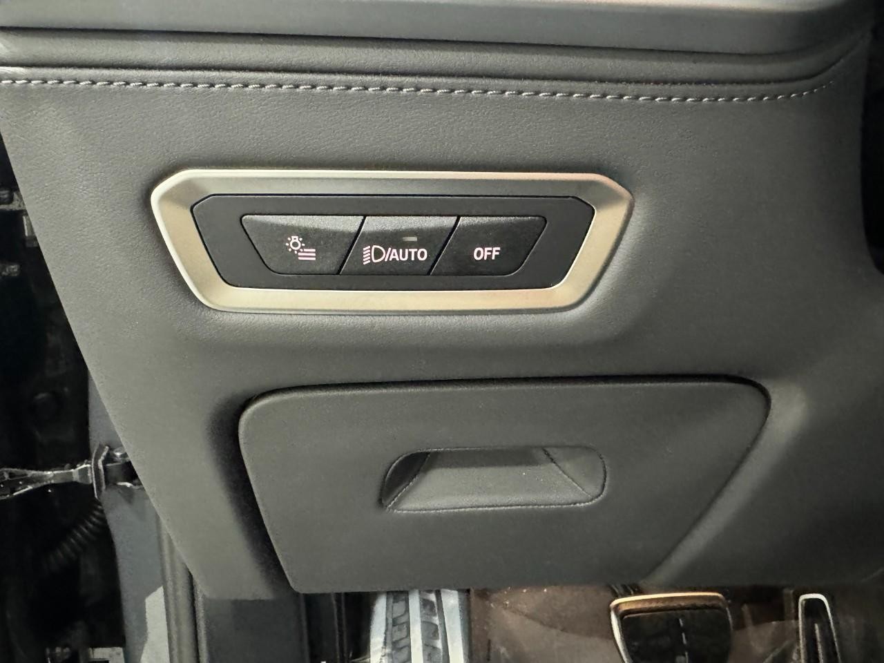 BMW XM Vehicle Full-screen Gallery Image 30