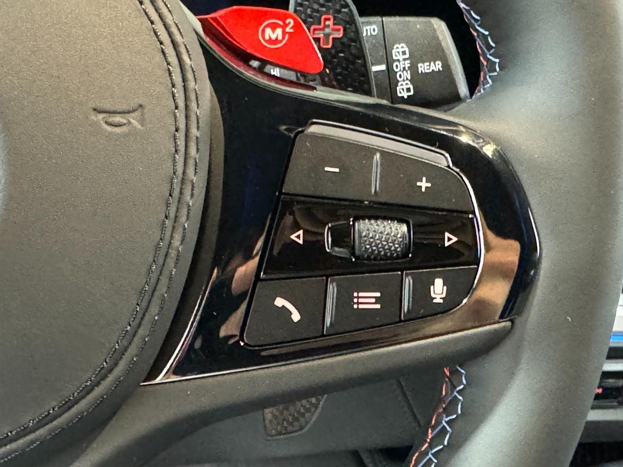 BMW XM Vehicle Full-screen Gallery Image 32