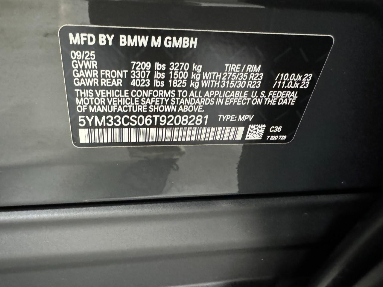 BMW XM Vehicle Full-screen Gallery Image 35