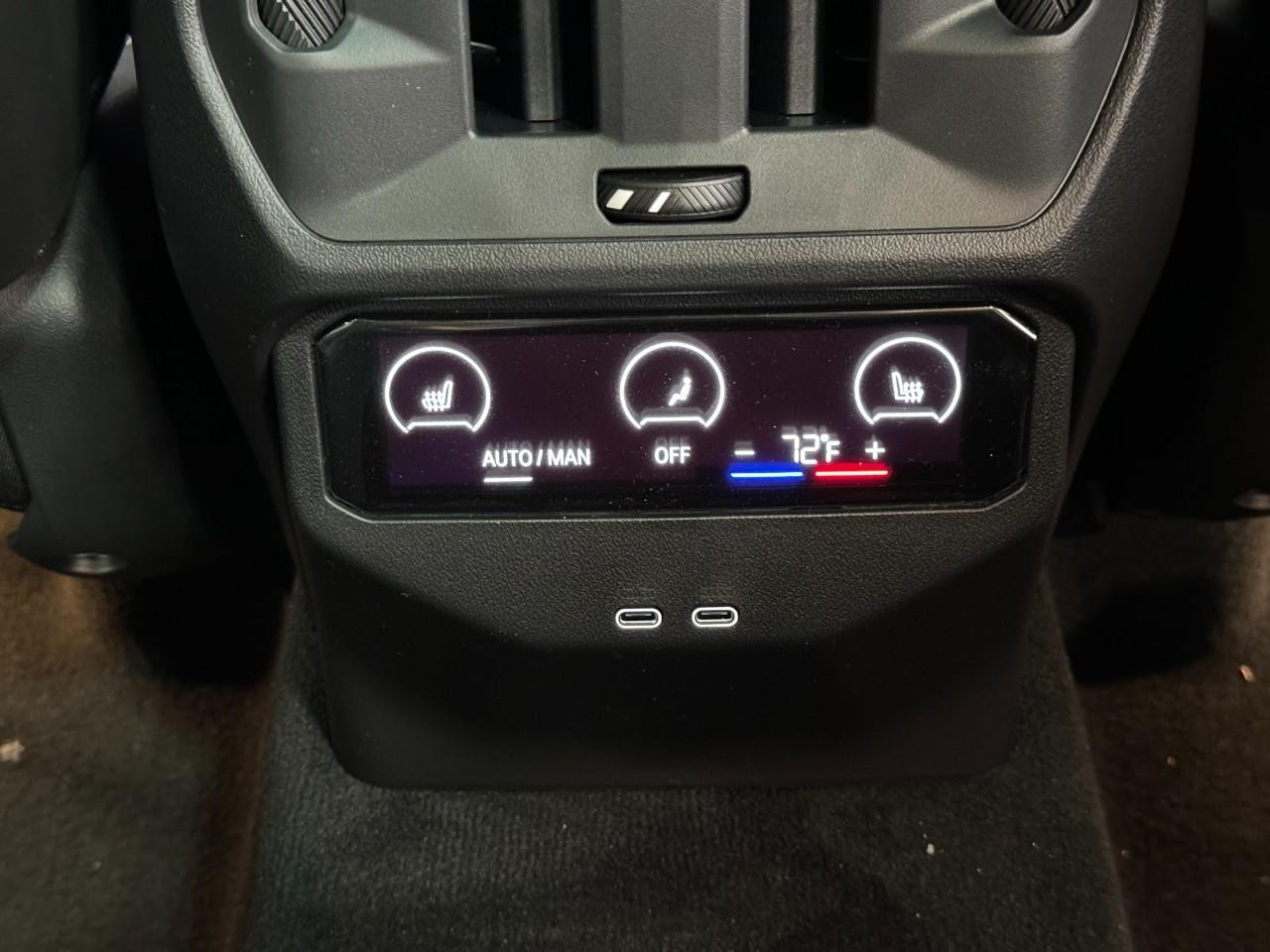 BMW X3 Vehicle Full-screen Gallery Image 11