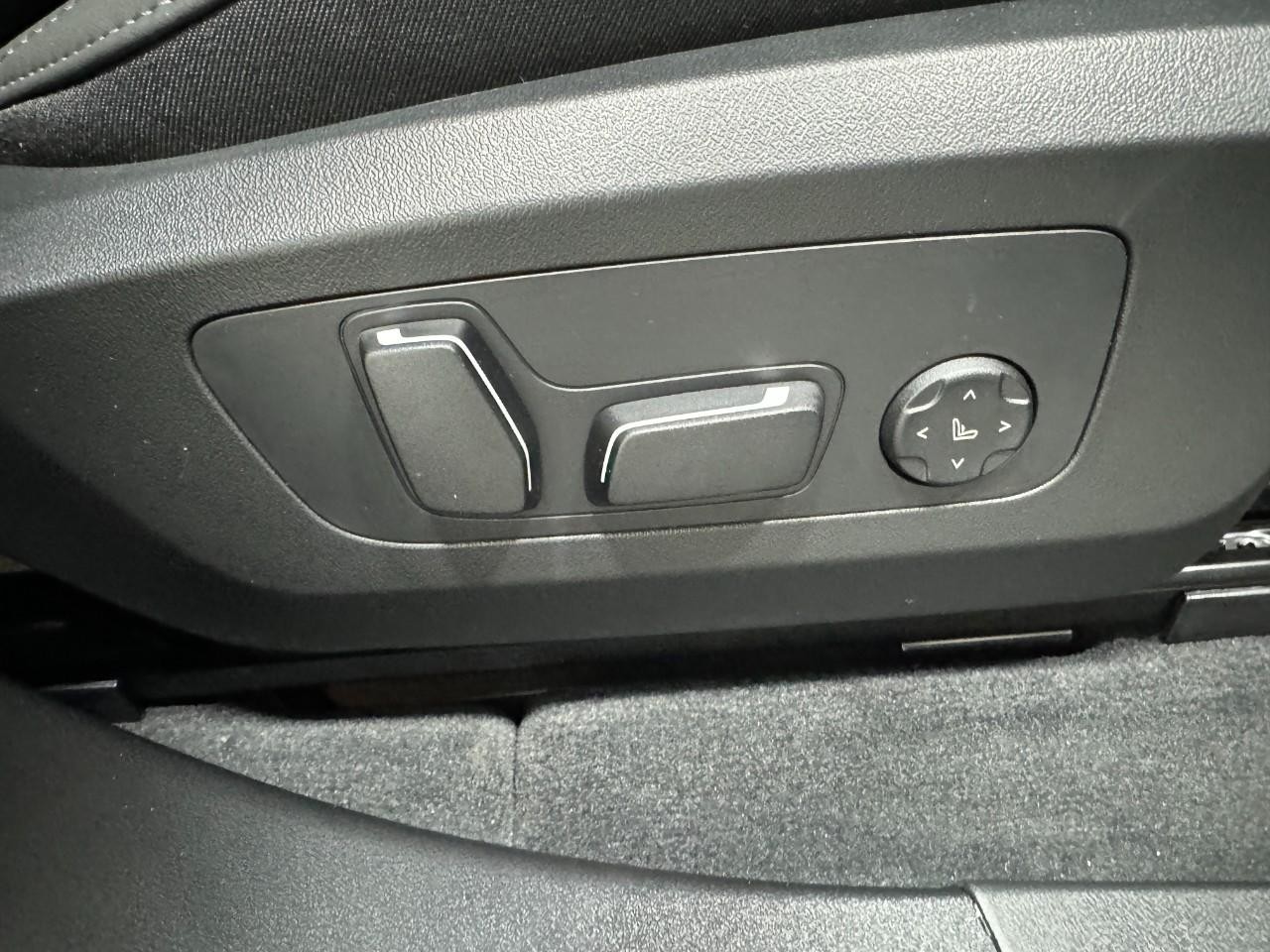 BMW X3 Vehicle Full-screen Gallery Image 20