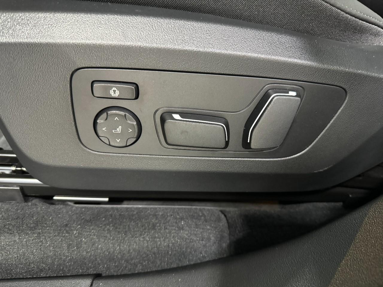 BMW X3 Vehicle Full-screen Gallery Image 27