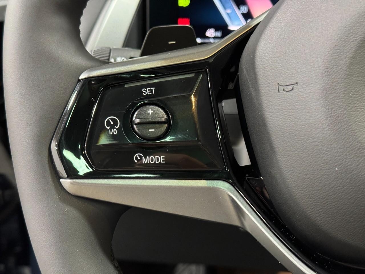 BMW X3 Vehicle Full-screen Gallery Image 28