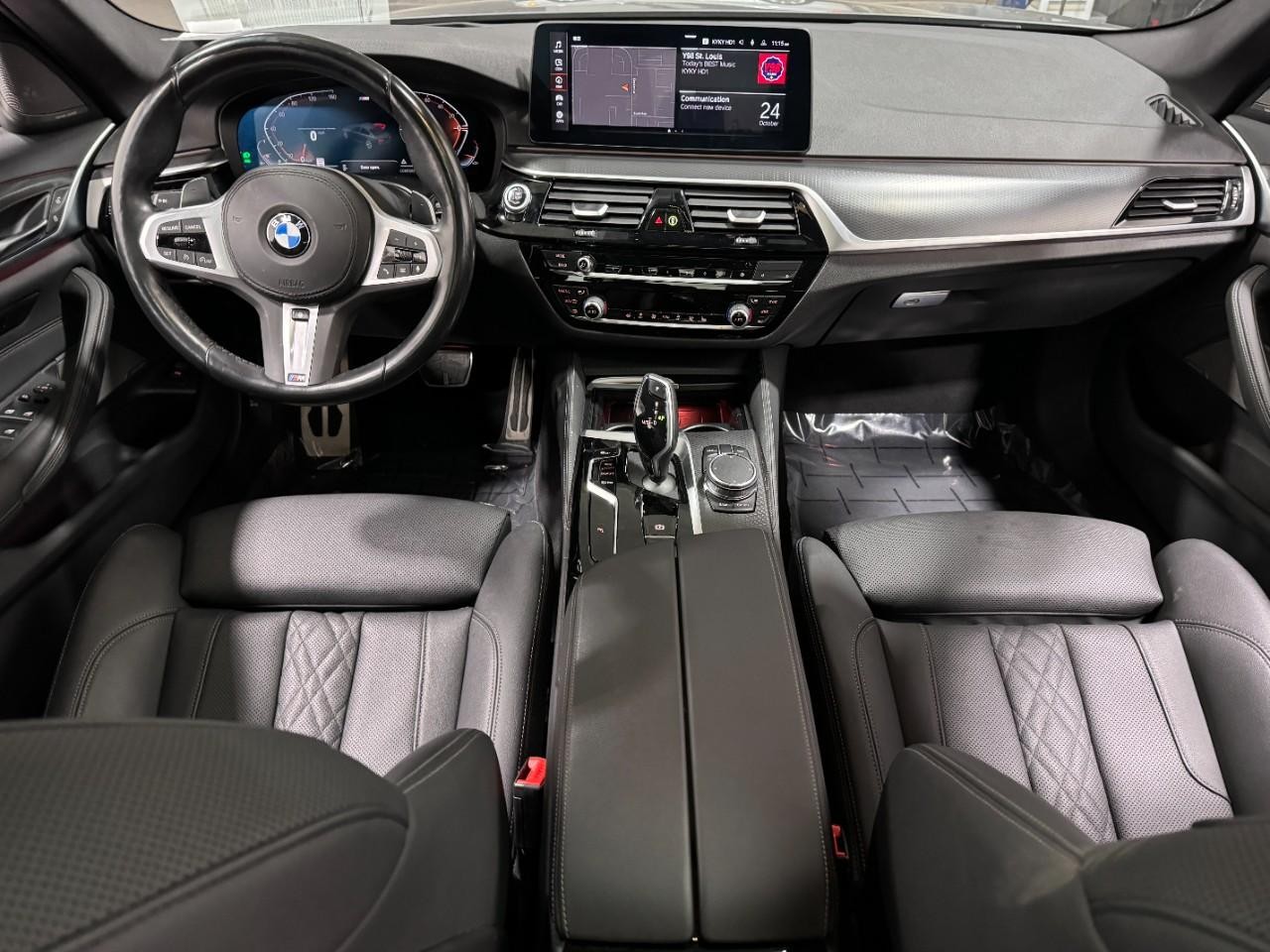 BMW 5 Series Vehicle Full-screen Gallery Image 12