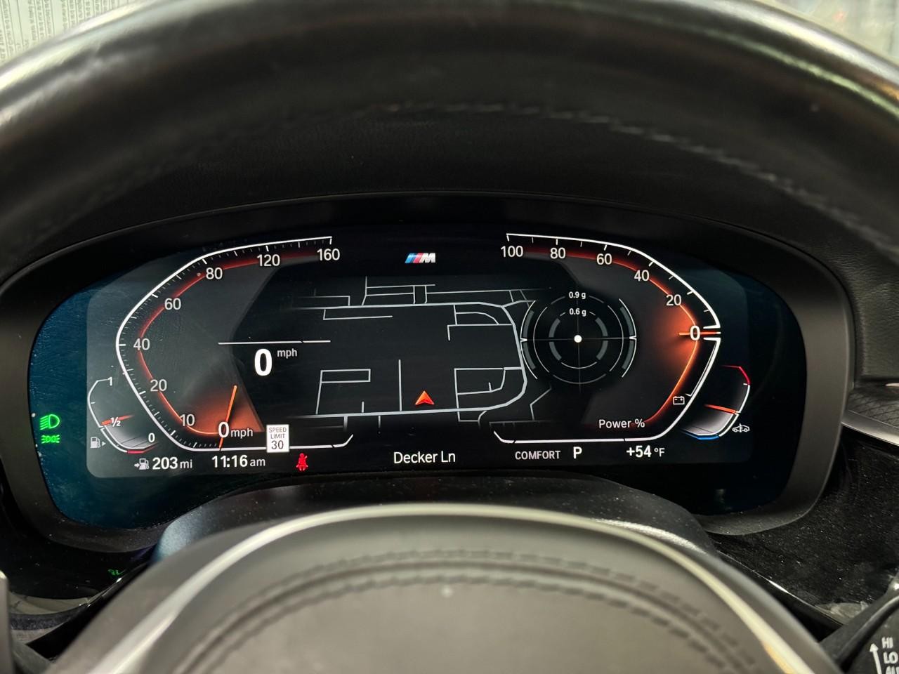 BMW 5 Series Vehicle Full-screen Gallery Image 35