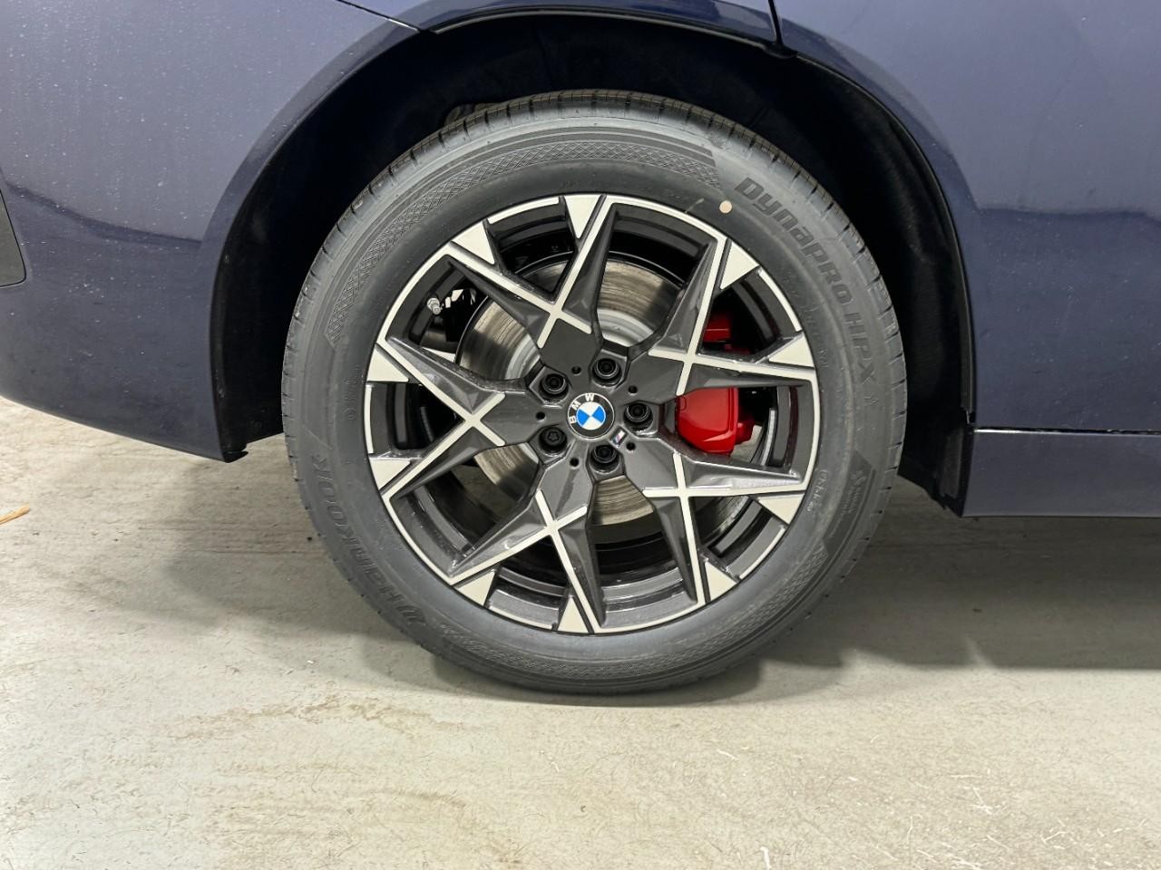 BMW X3 Vehicle Full-screen Gallery Image 5