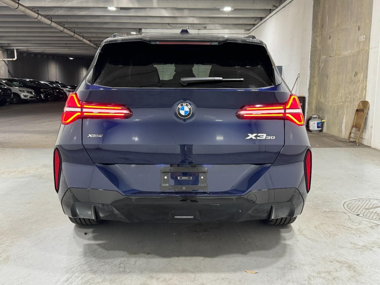 BMW X3 Vehicle Full-screen Gallery Image 9