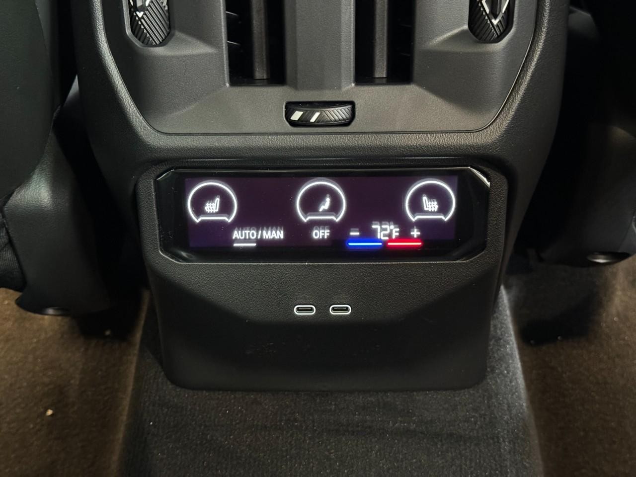 BMW X3 Vehicle Full-screen Gallery Image 11