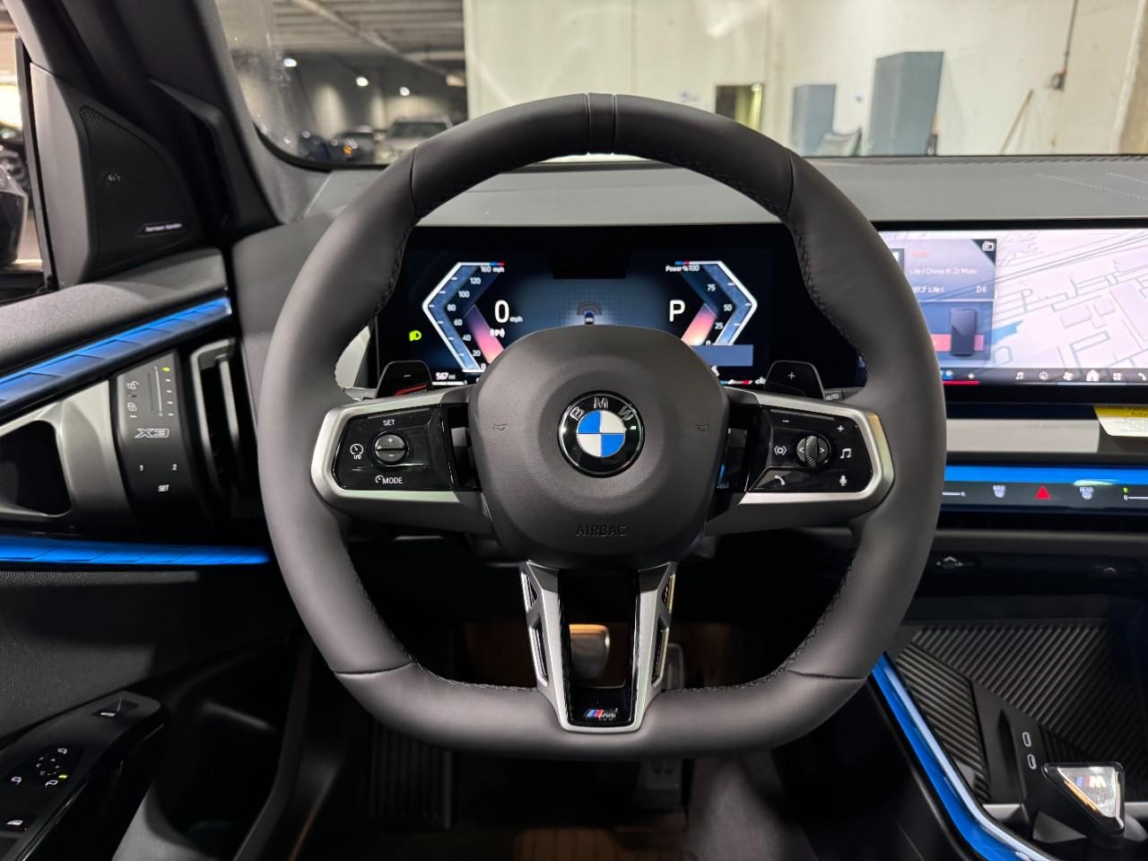 BMW X3 Vehicle Full-screen Gallery Image 14