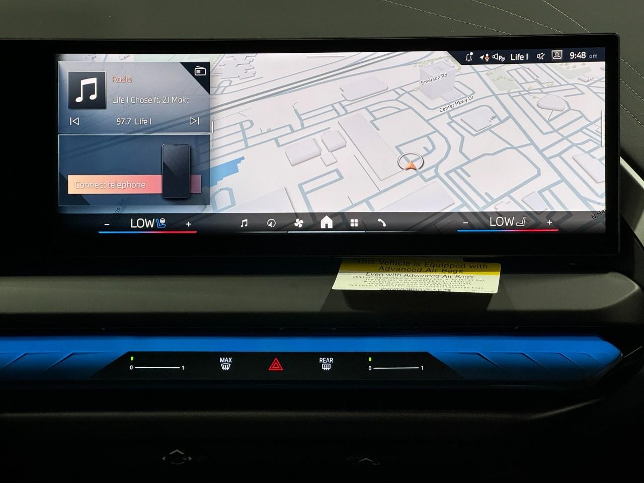 BMW X3 Vehicle Full-screen Gallery Image 15