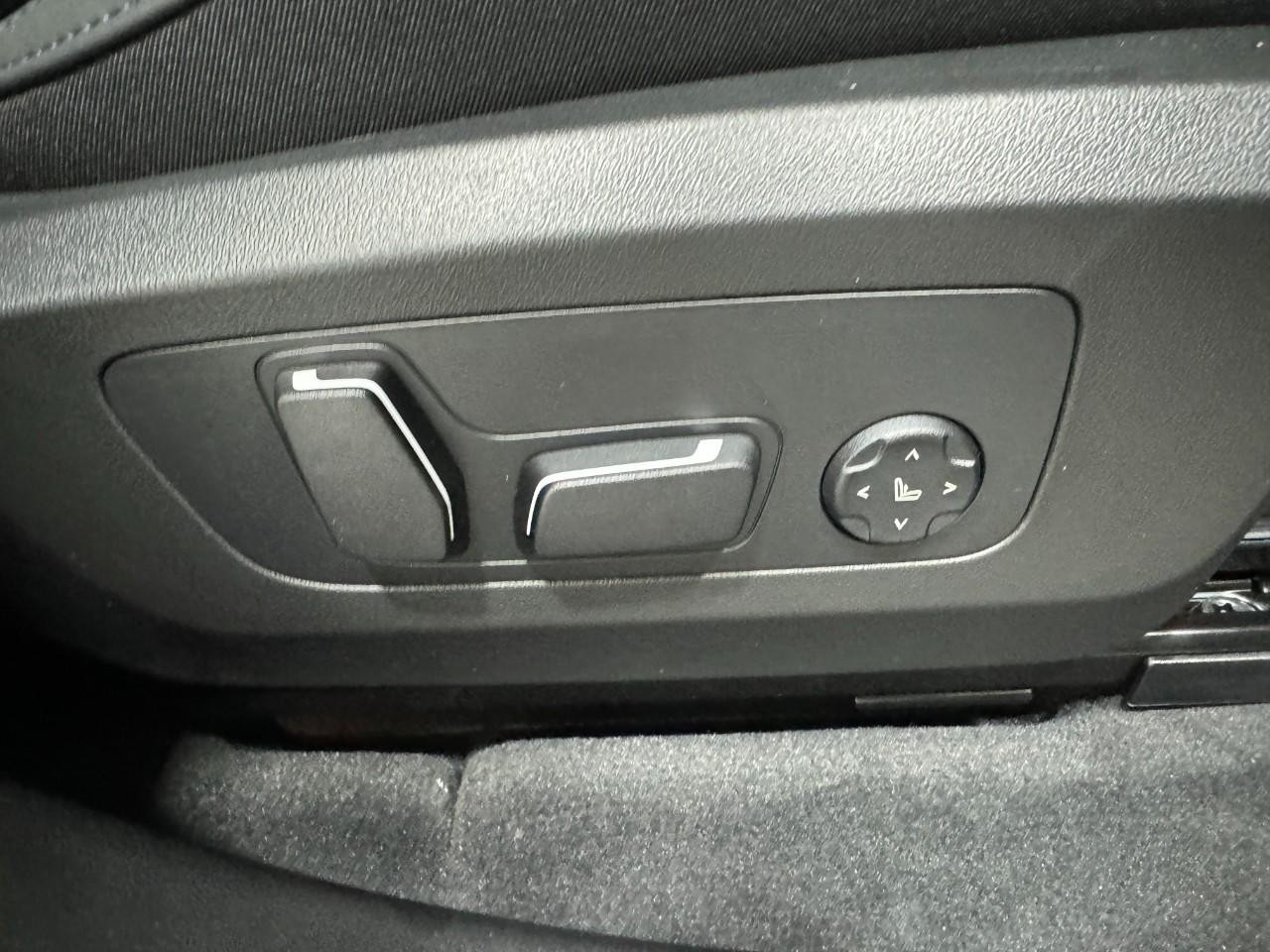 BMW X3 Vehicle Full-screen Gallery Image 20