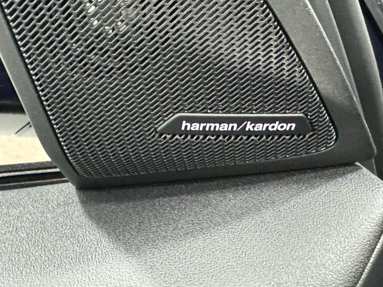 BMW X3 Vehicle Full-screen Gallery Image 23