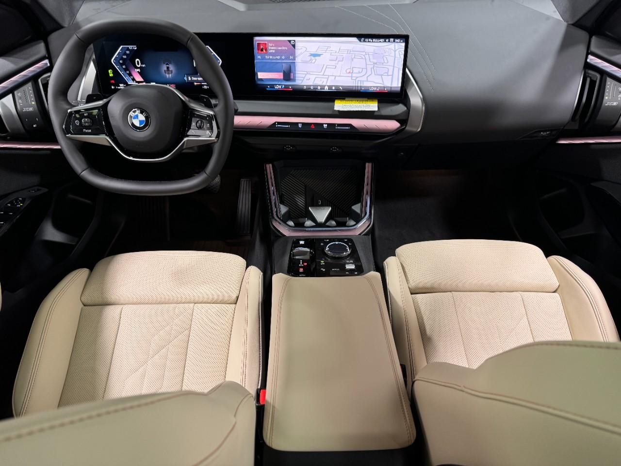 BMW X3 Vehicle Full-screen Gallery Image 12