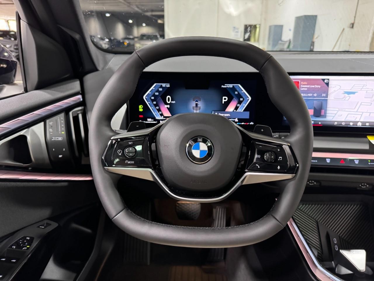 BMW X3 Vehicle Full-screen Gallery Image 13